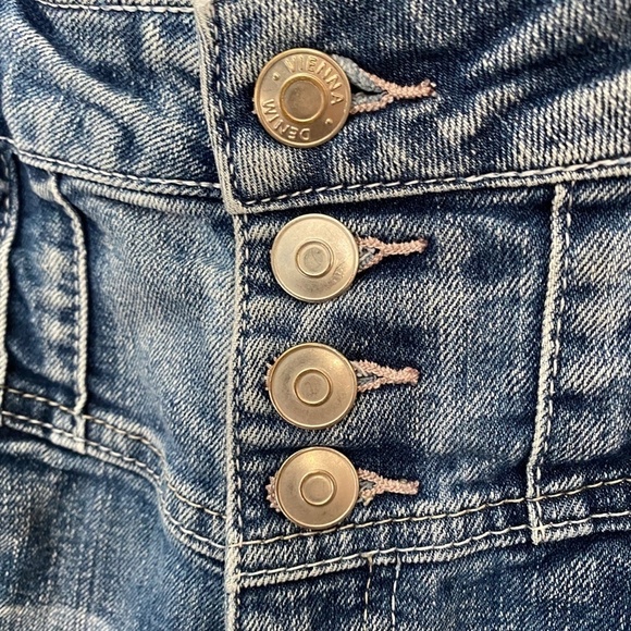 Vienna‎ Women's Denim High Waist Rolled Hem Jean Shorts Size 7 - Picture 4 of 12